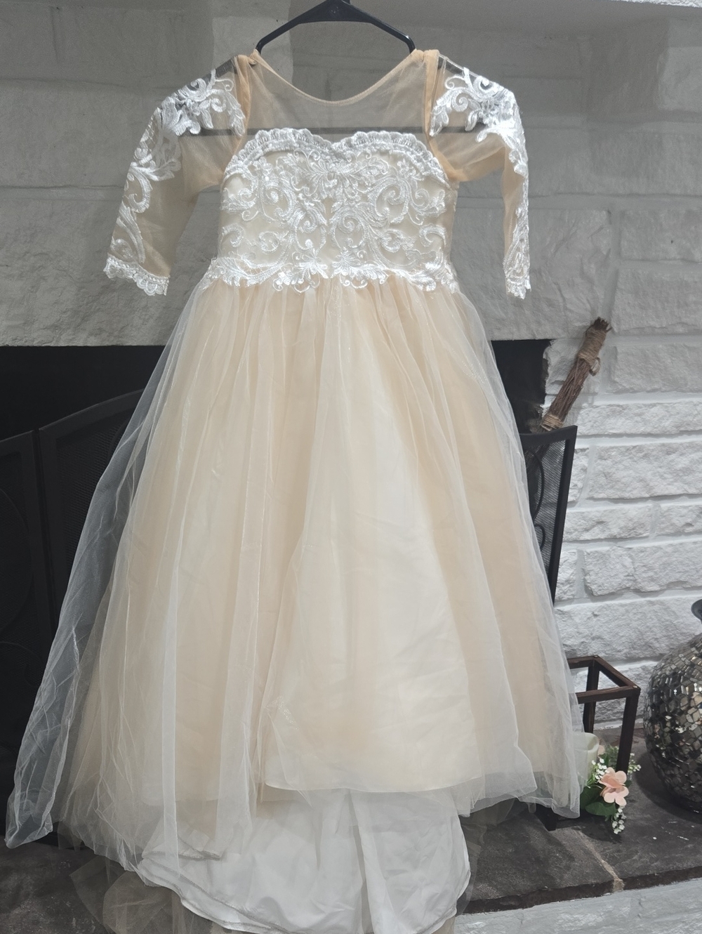 Elegant Cream Lace Tulle Kids Dress with Long Sleeves